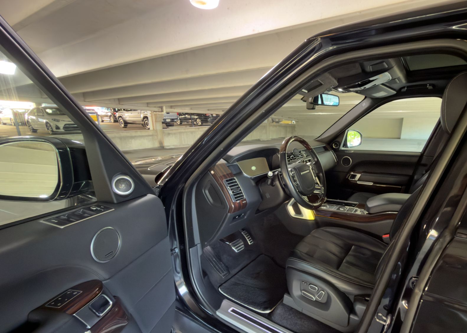 Used 2014 Land Rover Range Rover Autobiography AWD/4WD image 18