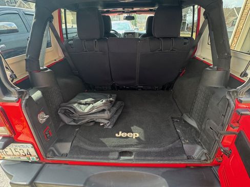 Used 2013 Jeep Wrangler Unlimited Sport image 9