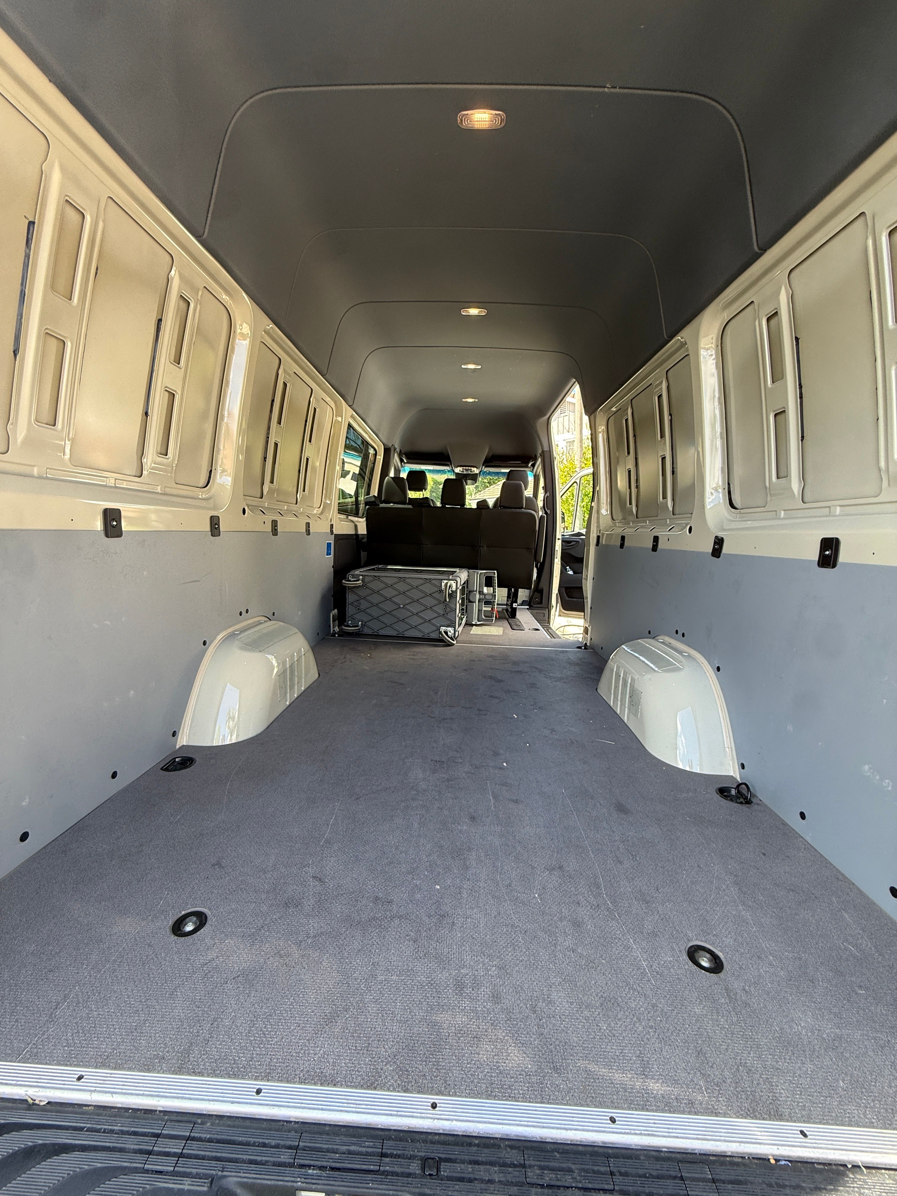 Used 2023 Mercedes-Benz Sprinter 2500 image 2