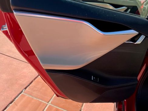 Used 2014 Tesla Model S P85 image 9