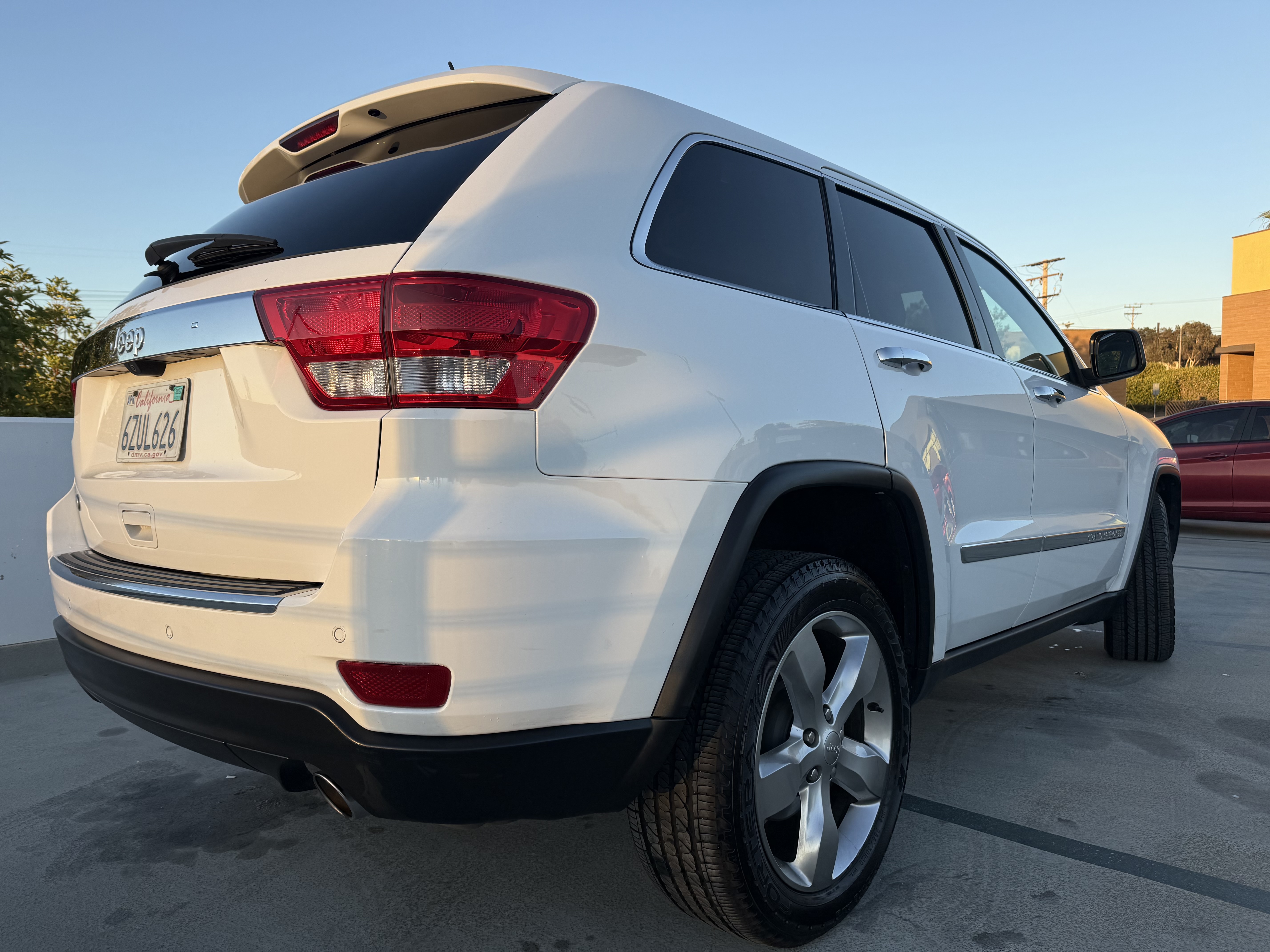 Used 2013 Jeep Grand Cherokee Overland w/ Advance Technology Group RWD image 22