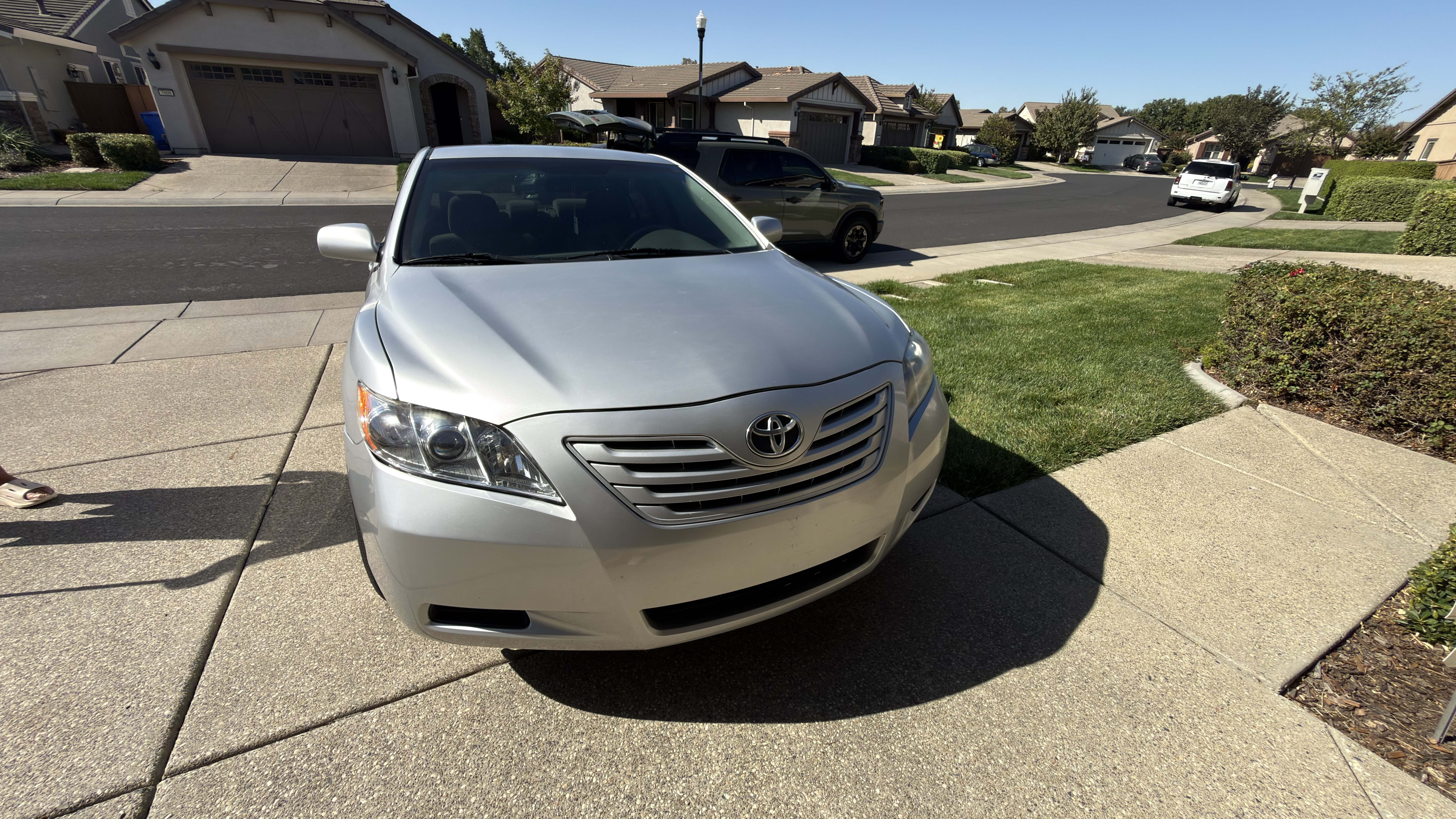 Used 2009 Toyota Camry LE FWD image 1