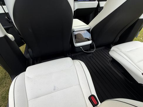 Used 2022 Tesla Model X Plaid image 11