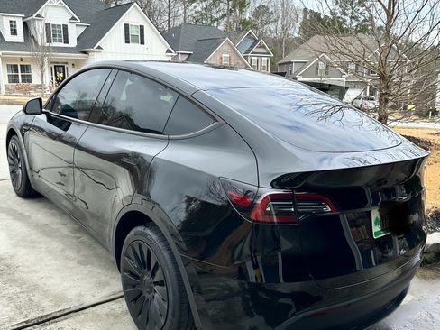 Used 2022 Tesla Model Y Long Range image 5