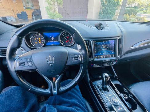 Used 2018 Maserati Levante S image 9