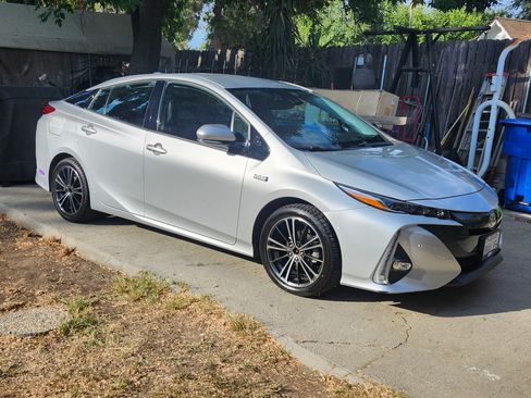 Used 2019 Toyota Prius Prime Advanced w/ Carpet Mat Package image 1