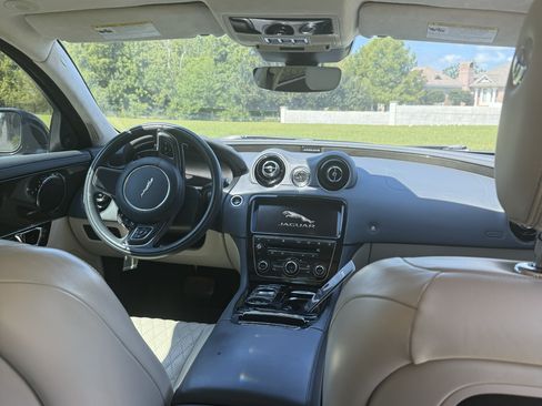 Used 2019 Jaguar XJ L Portfolio image 10