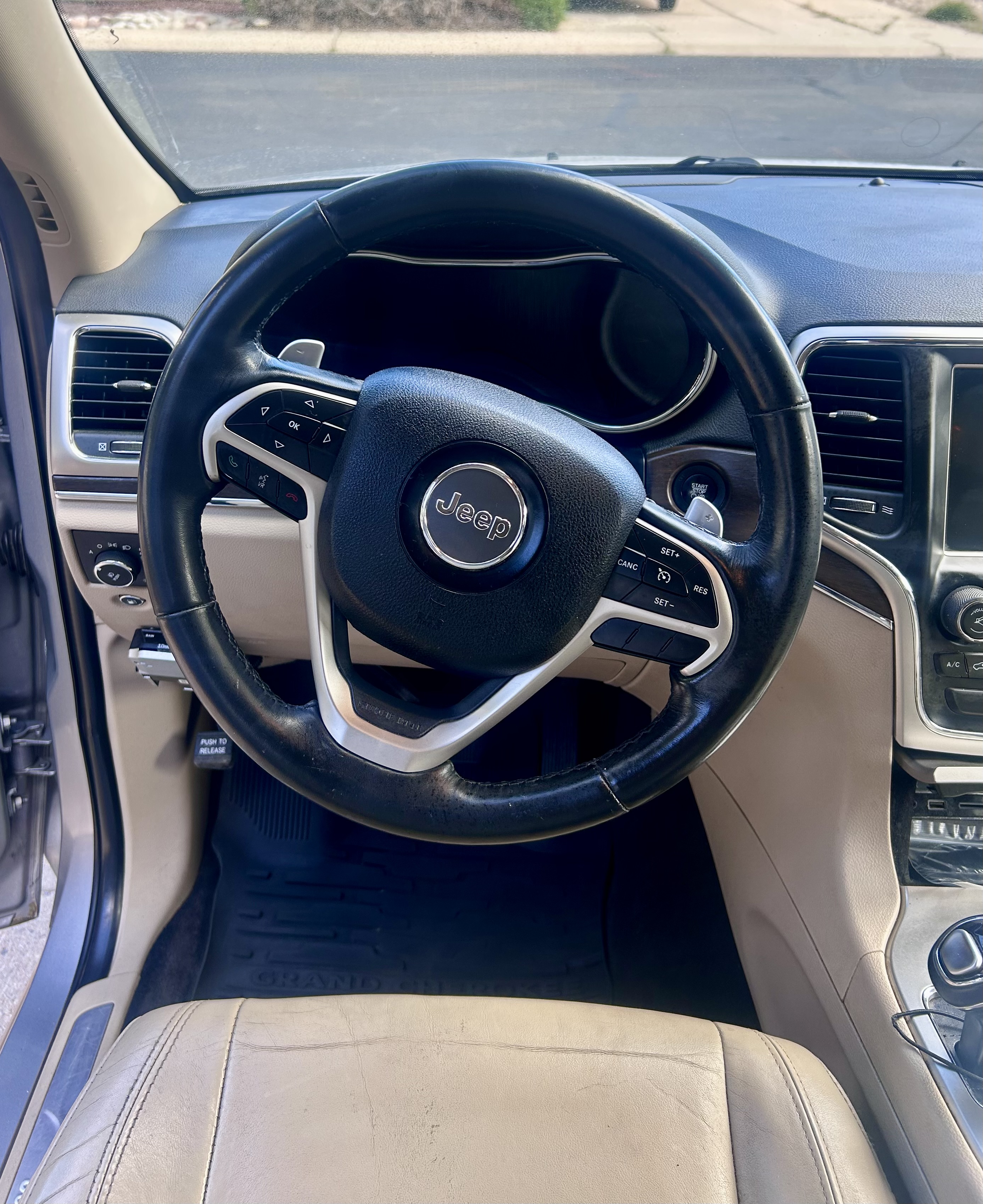 Used 2015 Jeep Grand Cherokee Limited AWD/4WD image 6