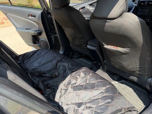 Used 2017 Toyota Prius Two w/ Carpet Mat Package FWD image 12