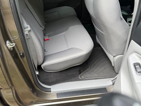 Used 2014 Toyota Tacoma 4x4 Double Cab image 18