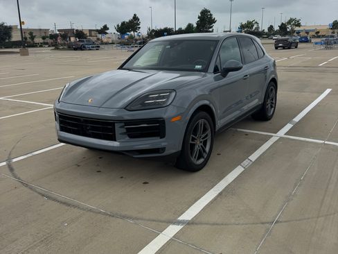 Used 2024 Porsche Cayenne AWD/4WD image 6