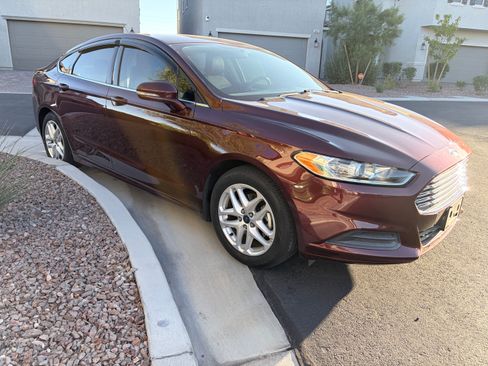 Used 2016 Ford Fusion SE image 1