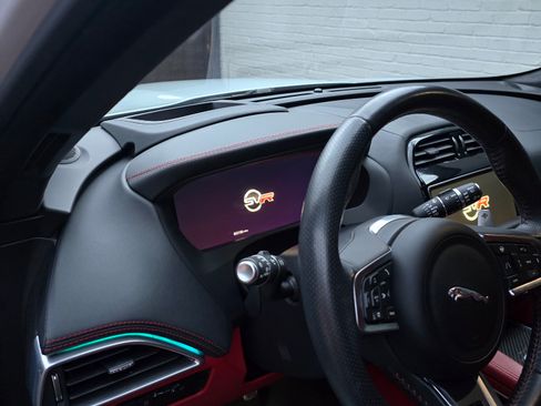 Used 2020 Jaguar F-PACE SVR image 9