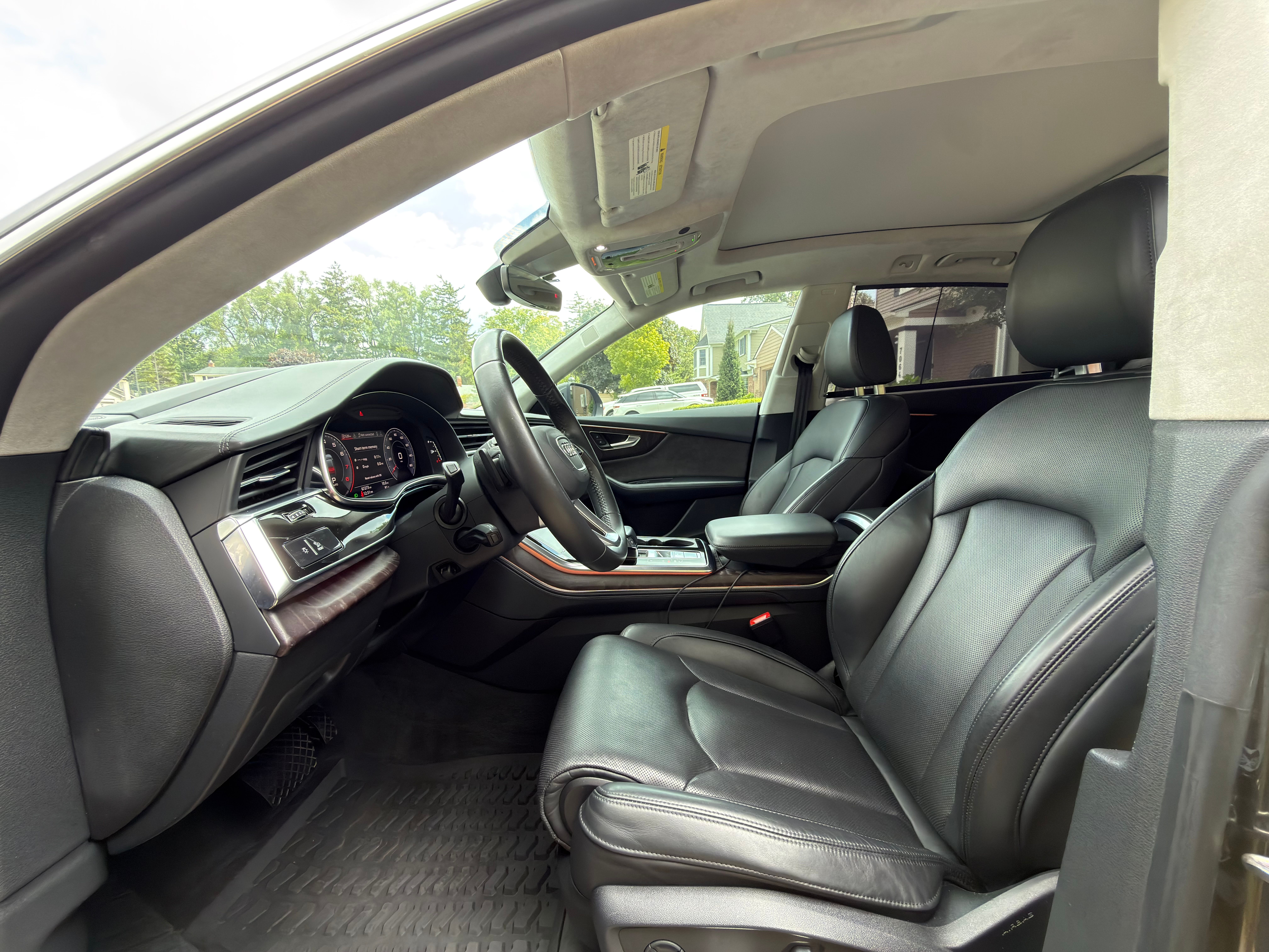 Used 2019 Audi Q8 Prestige w/ Luxury Package AWD/4WD image 13