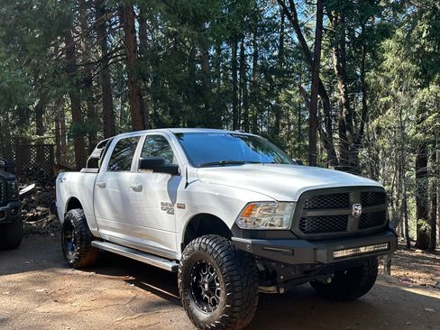 Used 2020 RAM 1500 Classic SLT w/ Luxury Group image 1