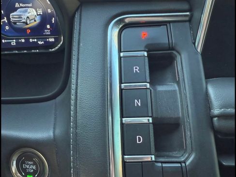 Used 2022 Chevrolet Suburban LT w/ Luxury Package image 6