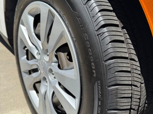 Used 2022 Kia Soul LX image 6