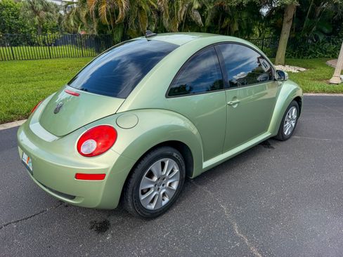 Used 2009 Volkswagen Beetle Coupe FWD image 17