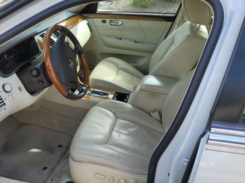 Used 2010 Cadillac DTS Platinum image 5