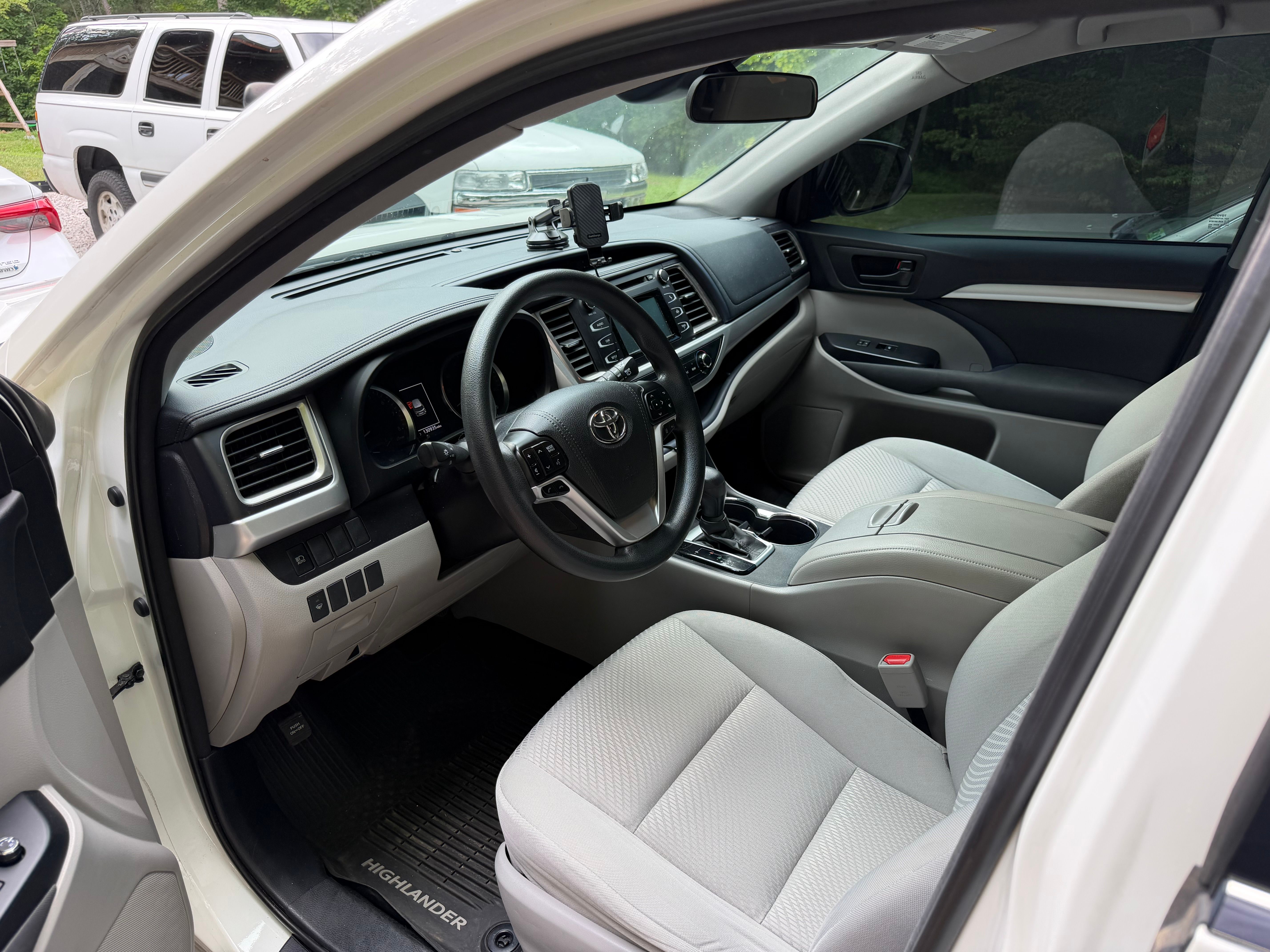 Used 2018 Toyota Highlander LE w/ Protection Package #3 AWD/4WD image 4