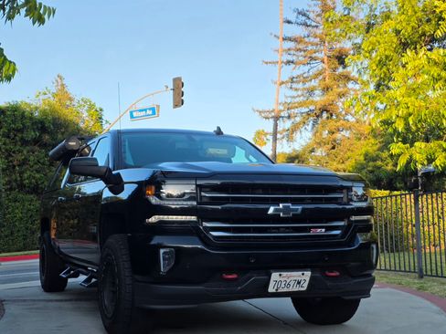 Used 2018 Chevrolet Silverado 1500 LTZ Z71 w/ LTZ Plus Package AWD/4WD image 1