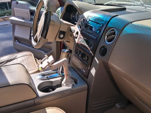 Used 2006 Lincoln Mark LT 2WD image 22