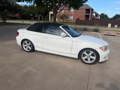 Used 2011 BMW 128i Convertible RWD image 8