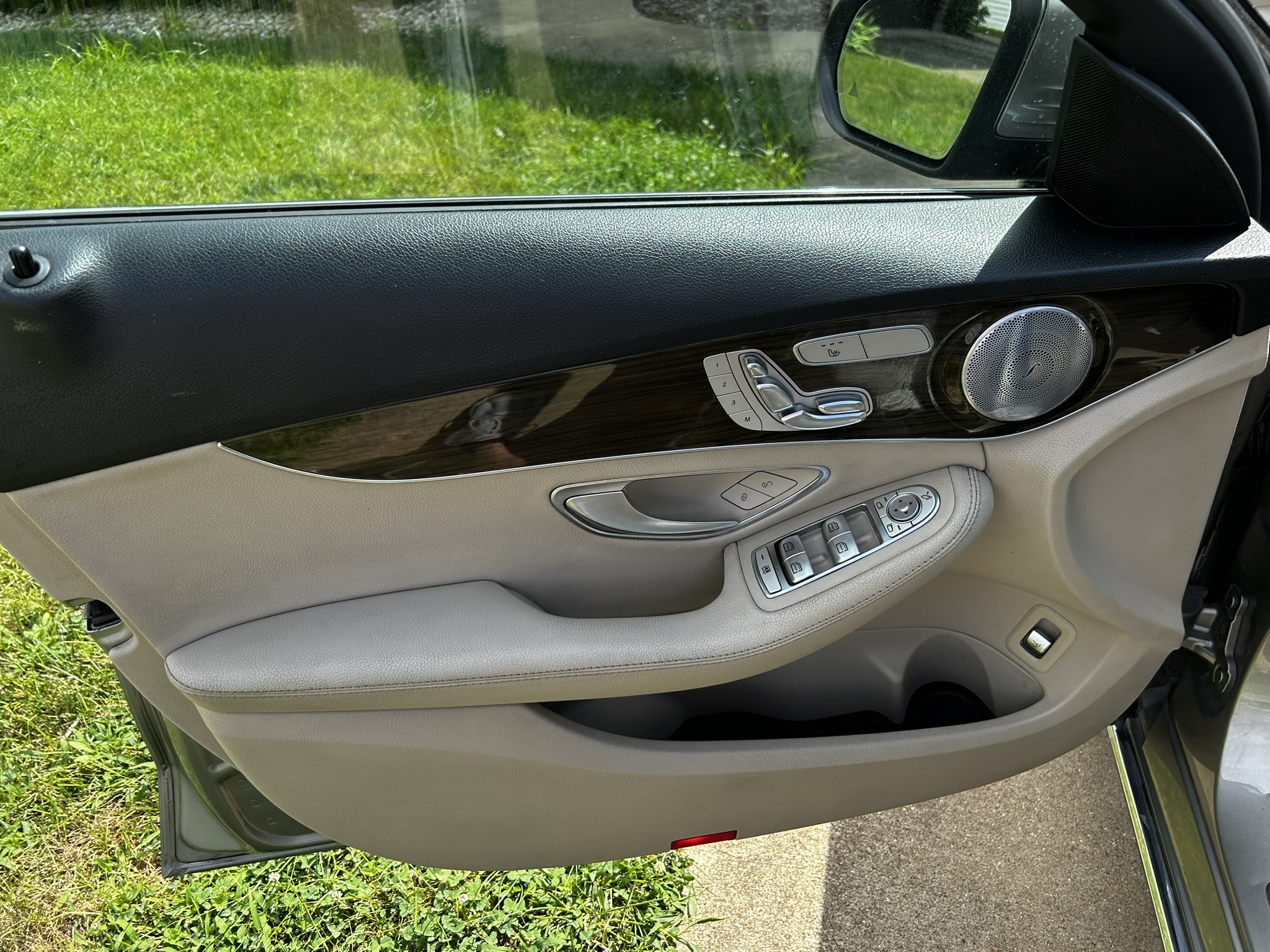 Used 2019 Mercedes-Benz C 300 4MATIC Sedan image 12