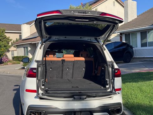 Used 2021 BMW X7 M50i image 16