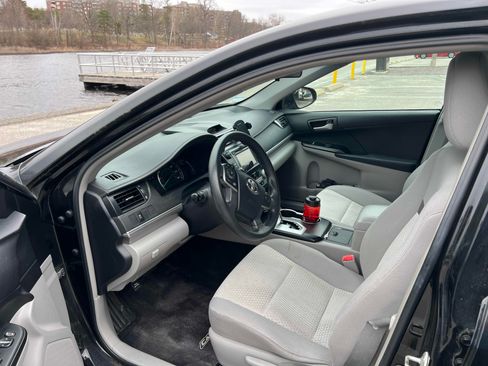 Used 2012 Toyota Camry LE image 2