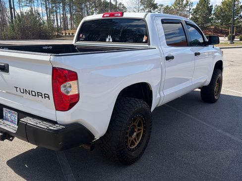 Used 2017 Toyota Tundra SR5 w/ SR5 Upgrade Package image 5