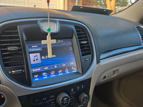 Used 2014 Chrysler 300 image 12