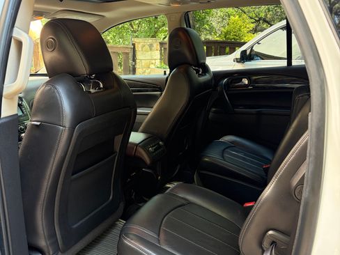 Used 2017 Buick Enclave Leather AWD/4WD image 10