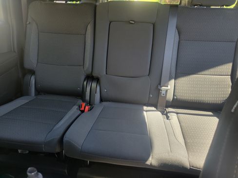 Used 2025 Chevrolet Suburban LS image 5