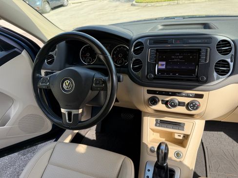 Used 2017 Volkswagen Tiguan S image 10