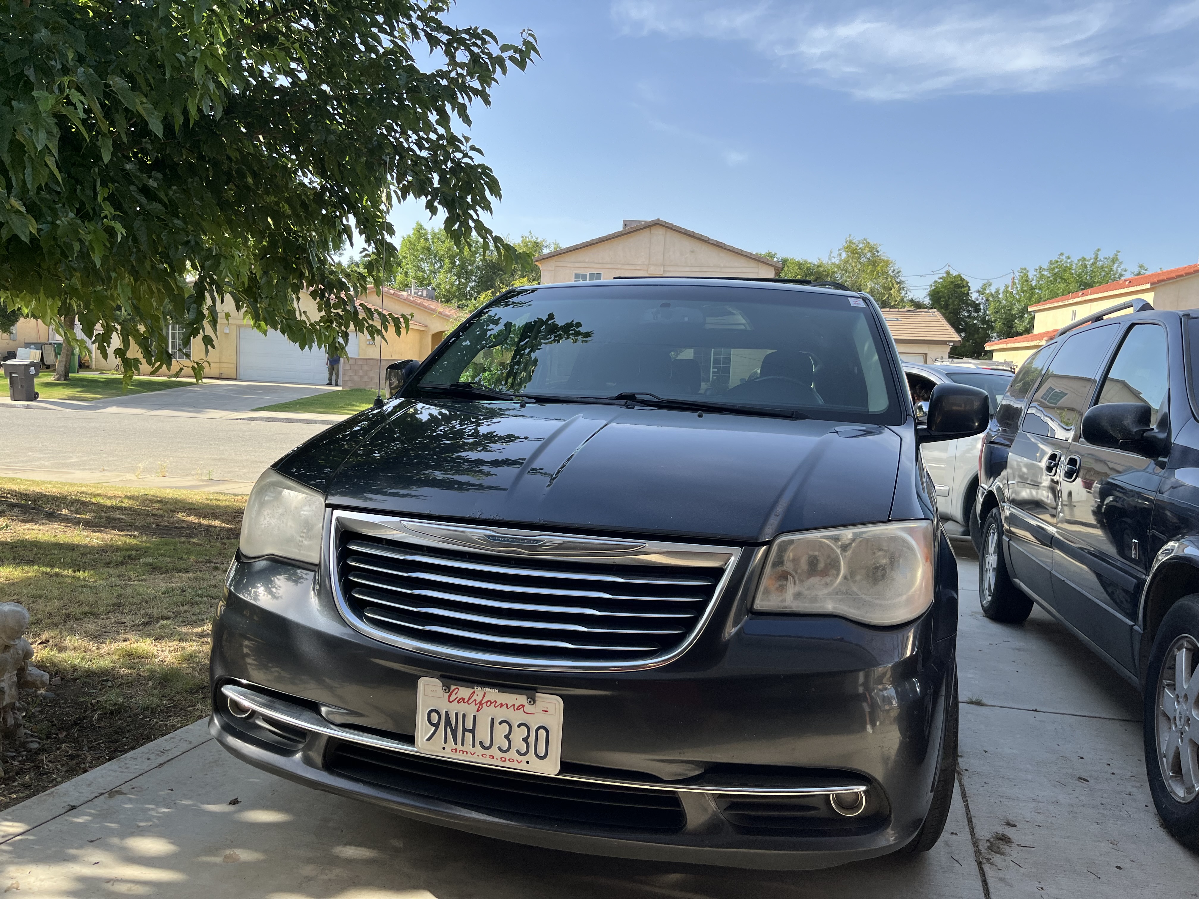 Used 2014 Chrysler Town & Country Touring FWD image 15
