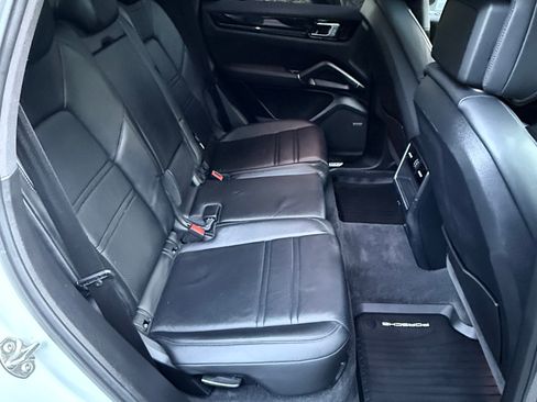 Used 2019 Porsche Cayenne E-Hybrid AWD/4WD image 13