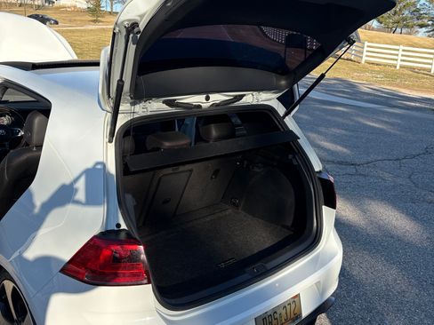 Used 2017 Volkswagen GTI SE image 15