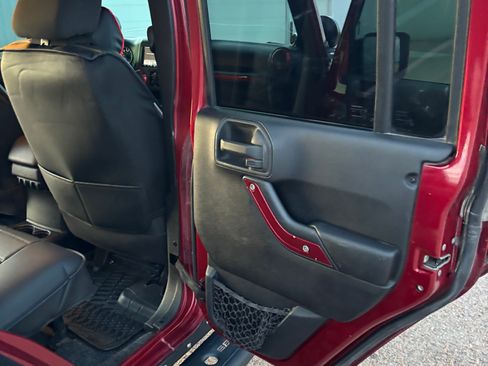 Used 2011 Jeep Wrangler Unlimited Rubicon w/ Connectivity Group image 12