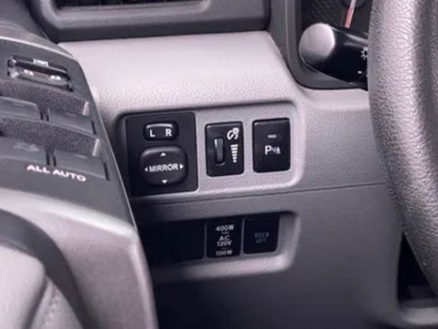 Used 2013 Toyota 4Runner SR5 w/ Convenience Pkg AWD/4WD image 15