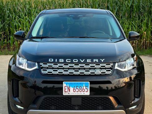 Used 2023 Land Rover Discovery Sport SE image 2
