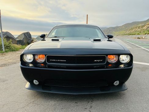 Used 2013 Dodge Challenger SRT8 w/ Harman Kardon Audio Group RWD image 10