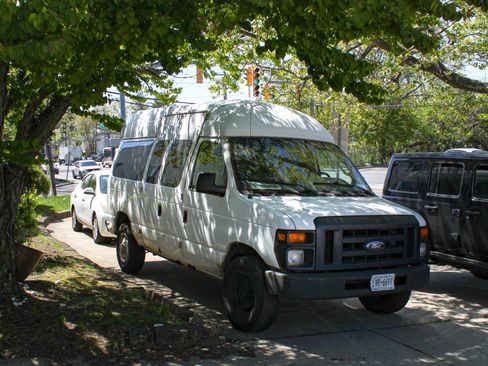 Used 2009 Ford E-250 and Econoline 250 RWD image 2