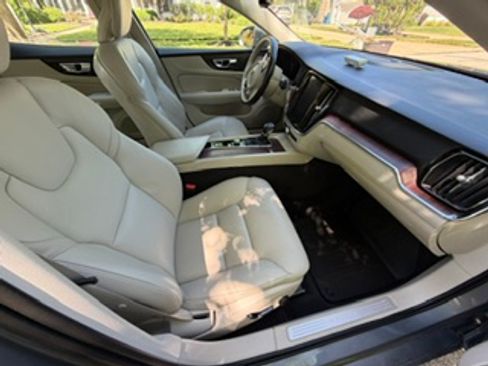 Used 2019 Volvo S60 T5 Momentum w/ Multimedia Package FWD image 21