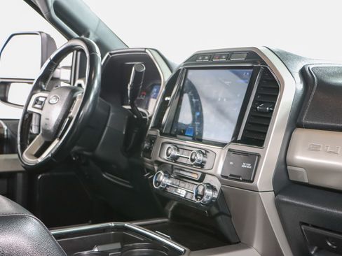 Used 2022 Ford F250 Lariat w/ Black Appearance Pkg AWD/4WD image 12