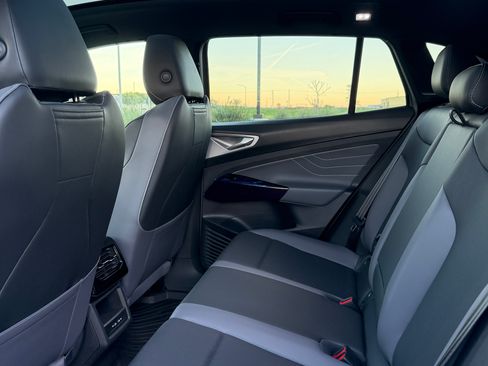 Used 2023 Volkswagen ID.4 Pro S image 12