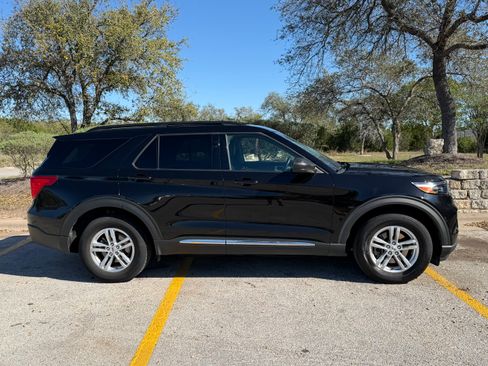 Used 2021 Ford Explorer XLT w/ Equipment Group 202A image 1