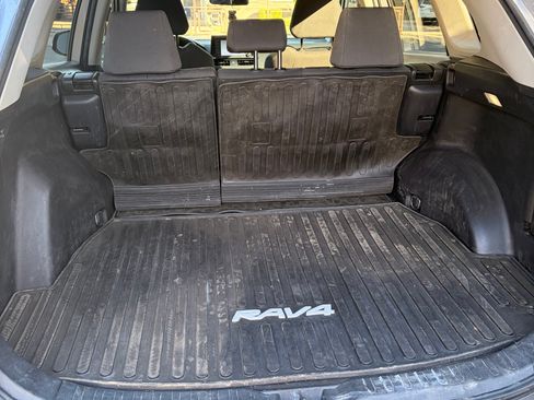 Used 2022 Toyota RAV4 XLE FWD image 8