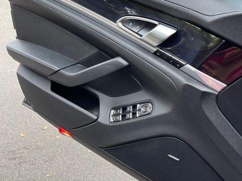 Used 2015 Porsche Panamera image 10