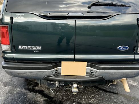 Used 2002 Ford Excursion XLT image 6